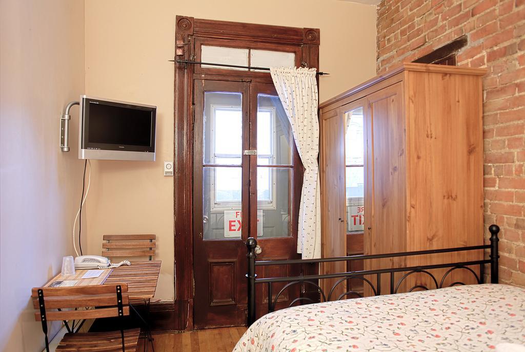 Gite University Bed And Breakfast Montreal Room photo
