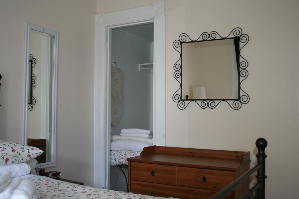 Gite University Bed And Breakfast Montreal Exterior photo