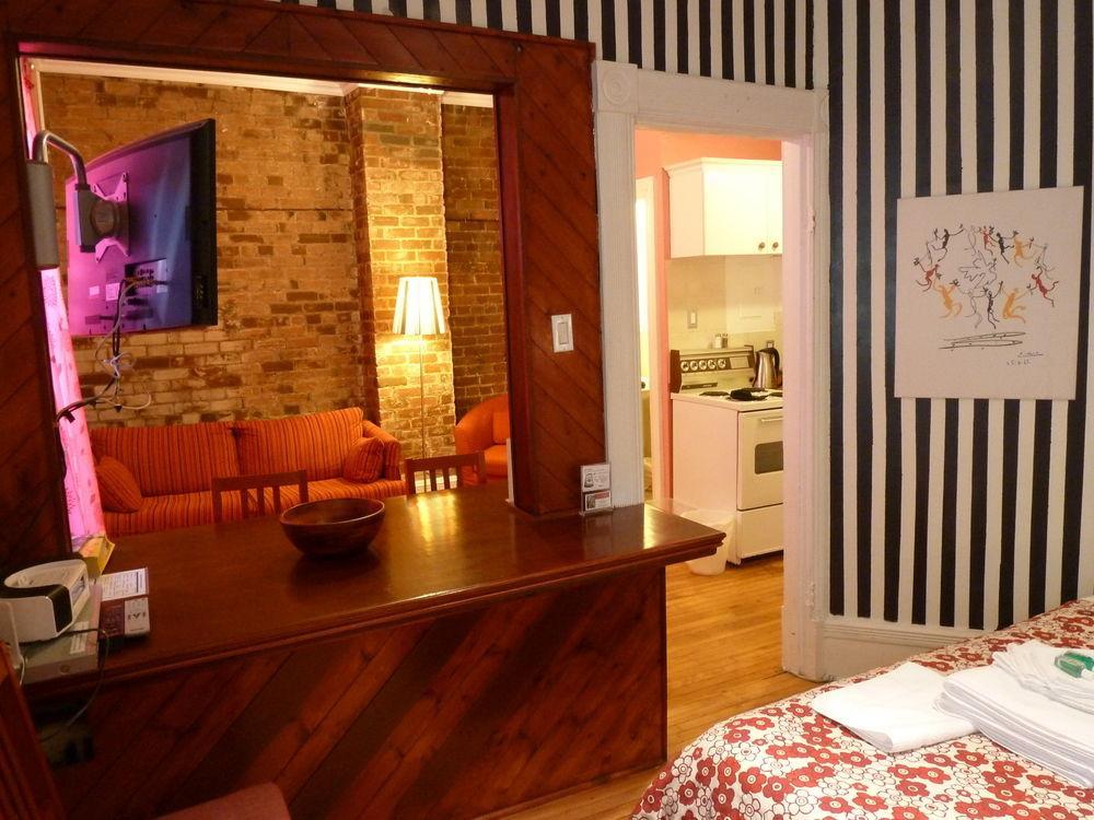 Gite University Bed And Breakfast Montreal Exterior photo