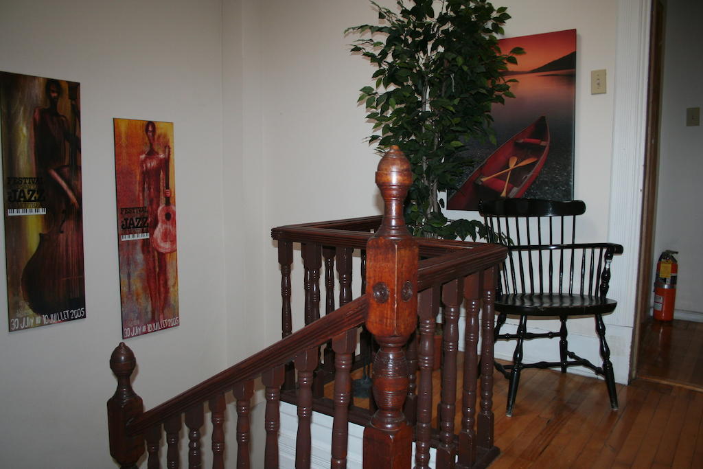Gite University Bed And Breakfast Montreal Exterior photo